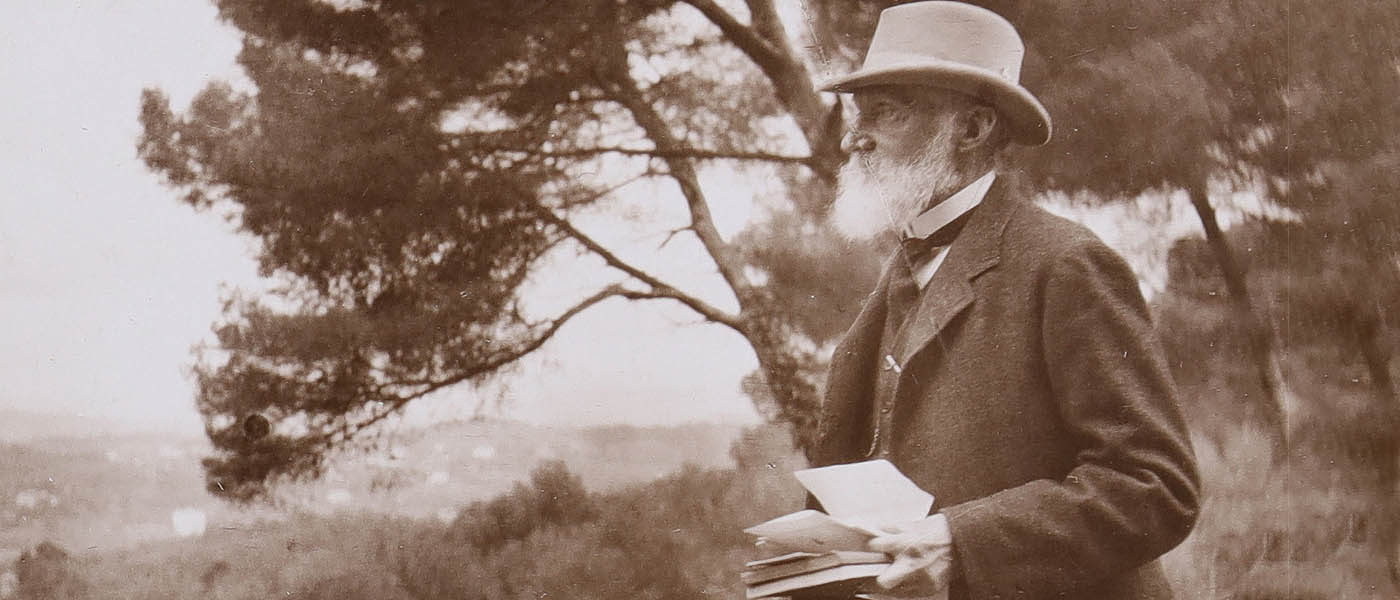 Lord Kelvin with his notebook