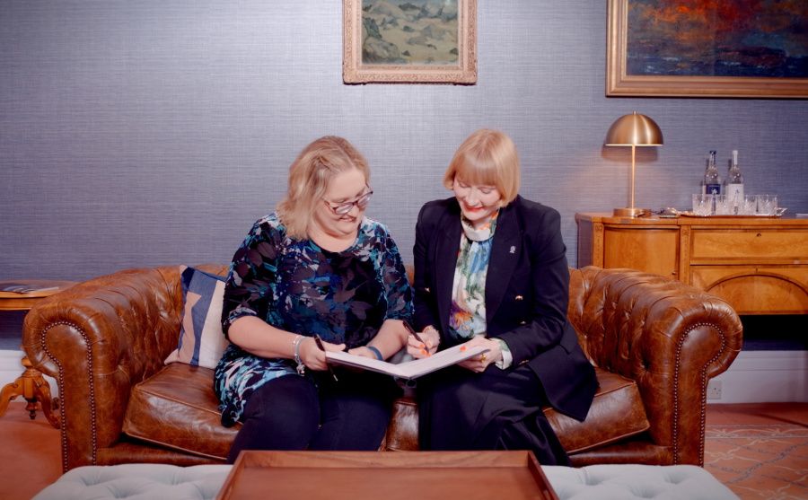 Professor Kathy Belov, Sydney Deputy-Vice-Chancellor (Global Research & Engagement), and Rachel Sandison, Glasgow Deputy Vice Chancellor (External Engagement) signing the new agreement in Glasgow.