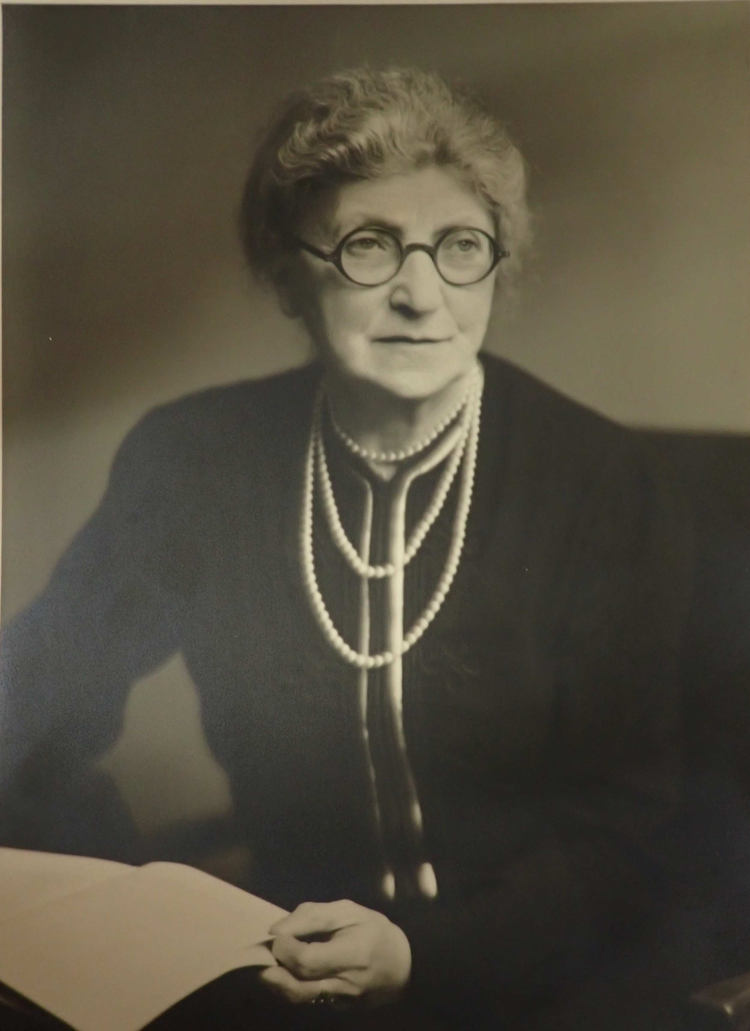 Portrait of Muriel Robertson