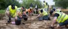 US, Dutch and British veterans excavating  ©Chris van Houts