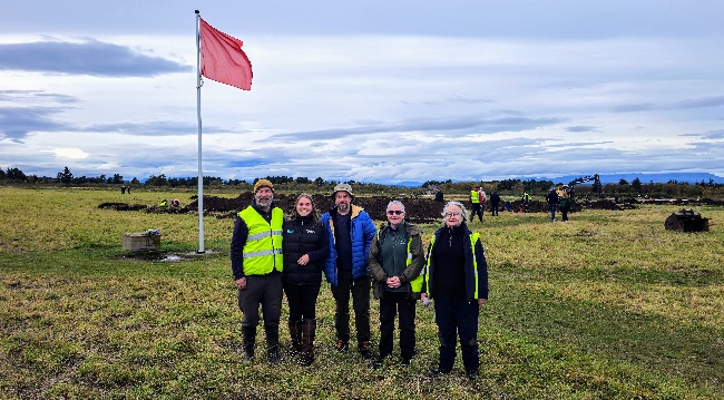 Culloden Dig. Left to right Derek Alexander, Ellen Fogel Walker, Tony Pollard, Christine McPherson and Gail Boardman