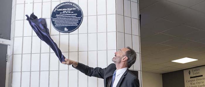 Professor Godfrey Smith unveiling plaque